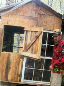 outside of pallet playhouse